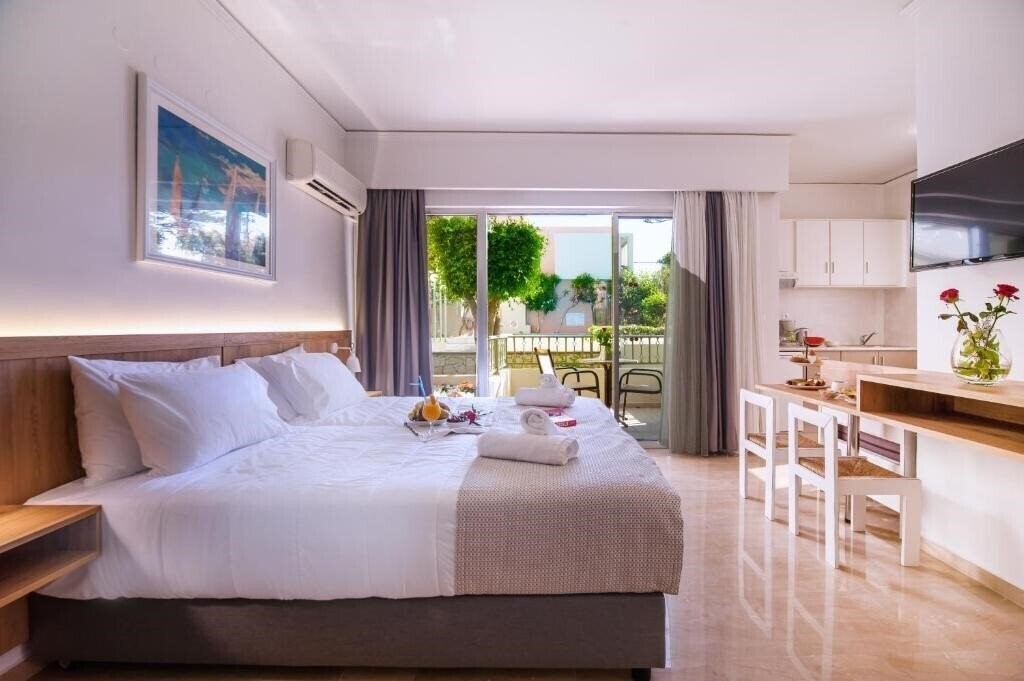 Фото Lotus Hotel Apartments 4*