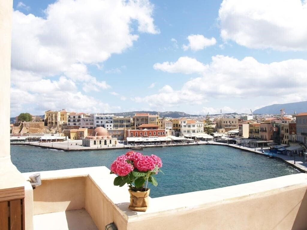 Отель Amphora Hotel 4*