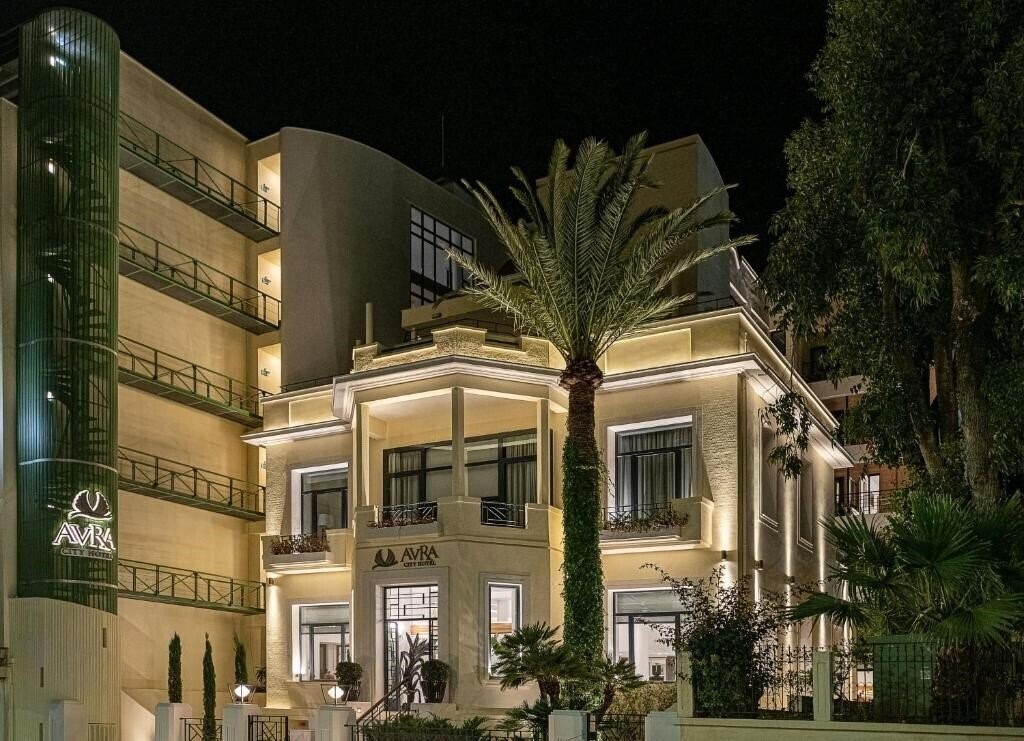 Готель Avra City Hotel + 3*