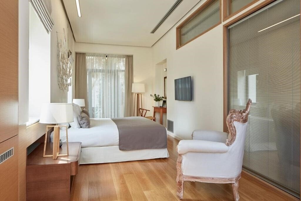 Фото Avra City Hotel + 3*
