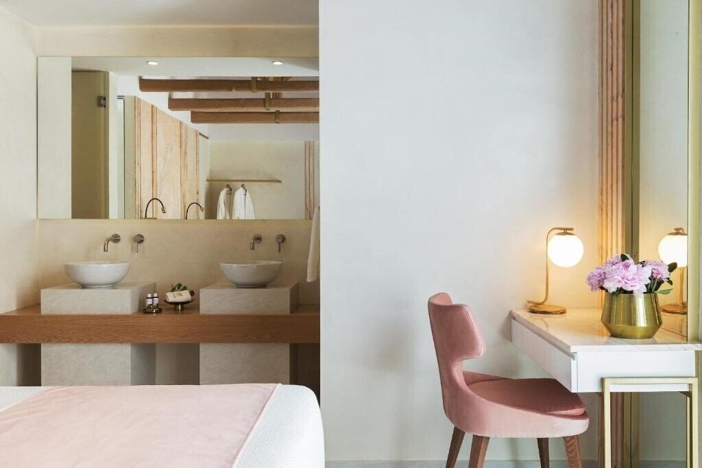 Фотографія Mirabile Luxury Suites 3*