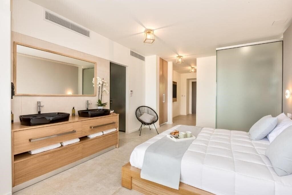 Фотографія Lilium Luxury Suites 3*