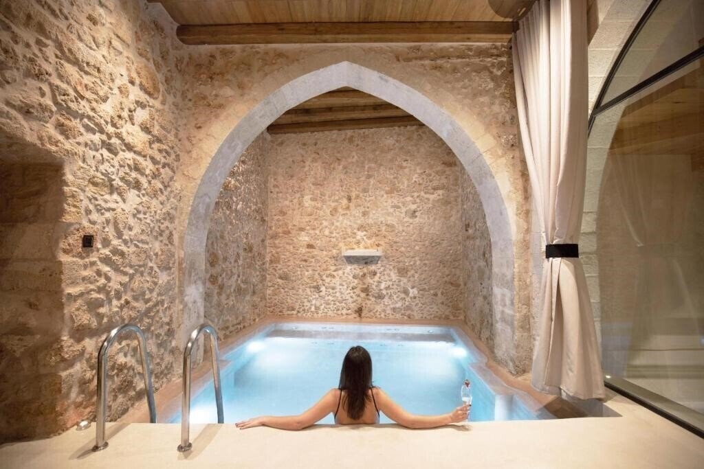 Готель Monastery Estate Venetian Harbor 4*