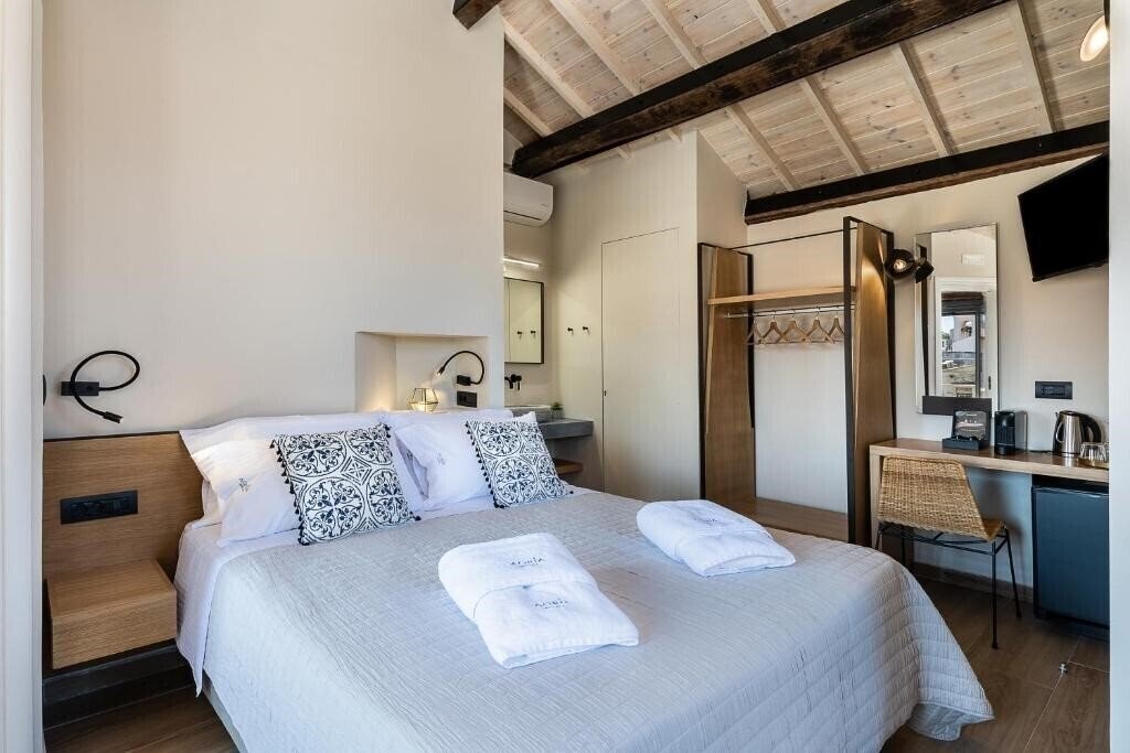 Фото Aoria Estate Old Port 4*