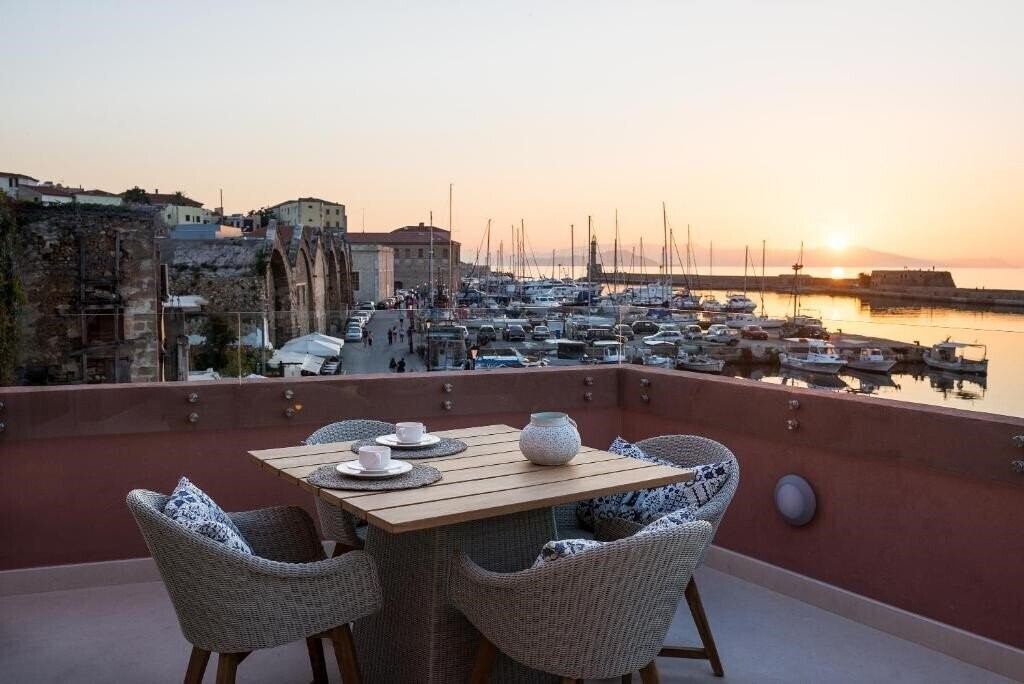 Отель Avra Apartments Venetian Harbour 4*