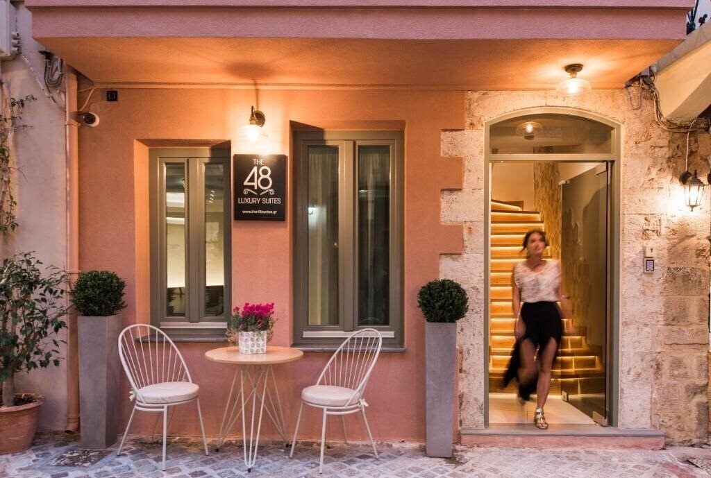 Готель The 48 Luxury Suites 4*