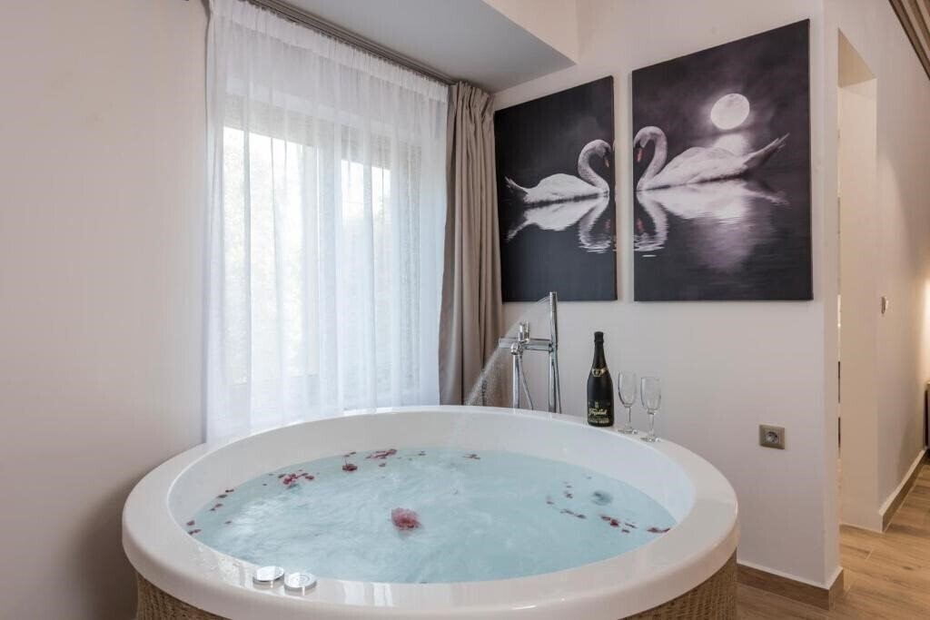 Картинка Aequor Luxury Rooms & Apartments 4*