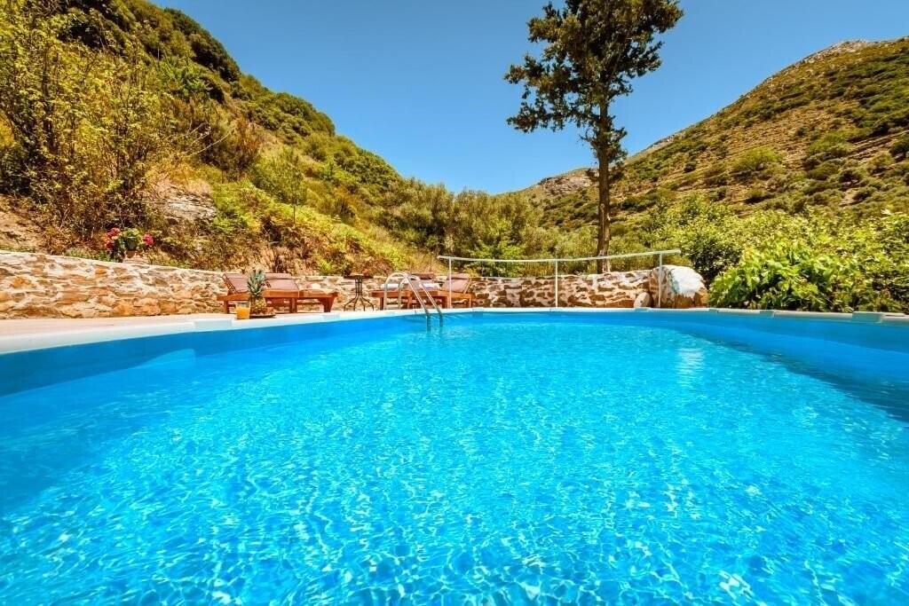 Отель Ellafos Traditional Living 3*