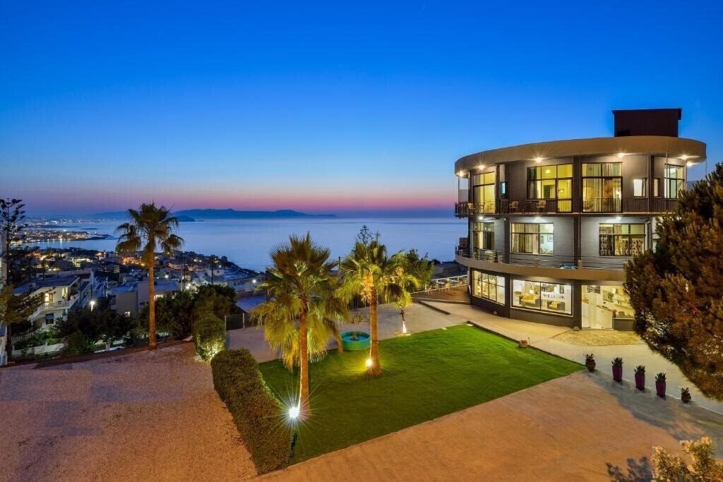 Готель Loucerna Suites Chania 4*