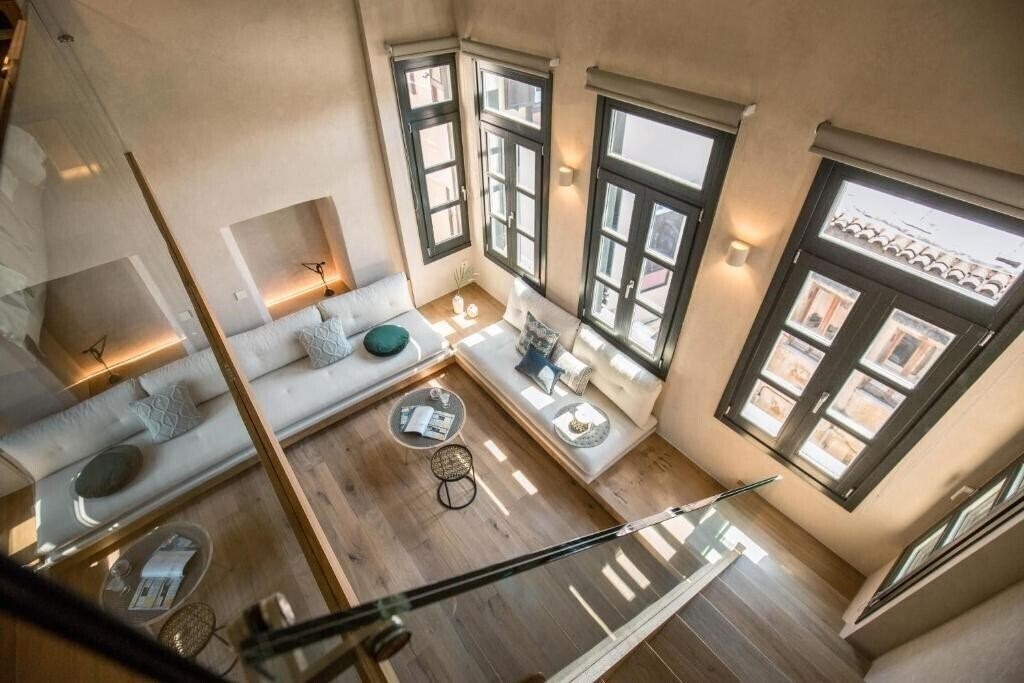 Готель J&G Suites 3*