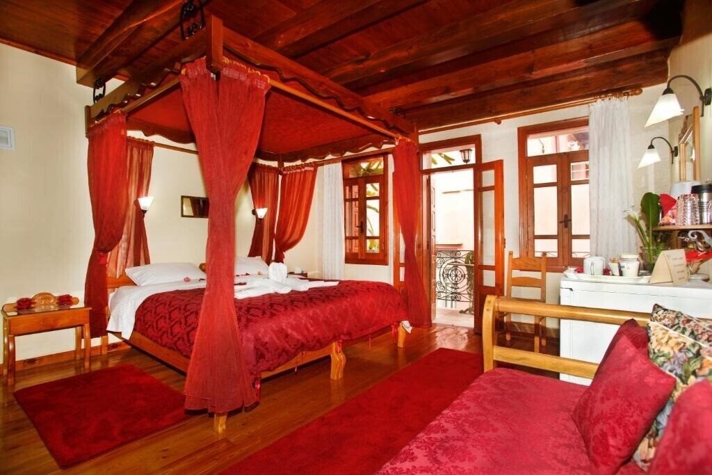 Готель Palazzo Di Pietro 3*