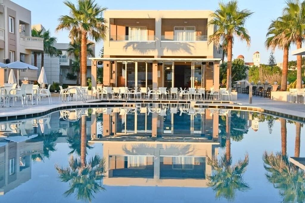 Отель Castro Beach Hotel 4*