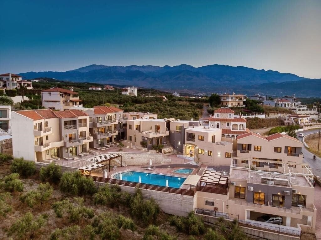 Изображение Sunrise Suites & Apartments 4*