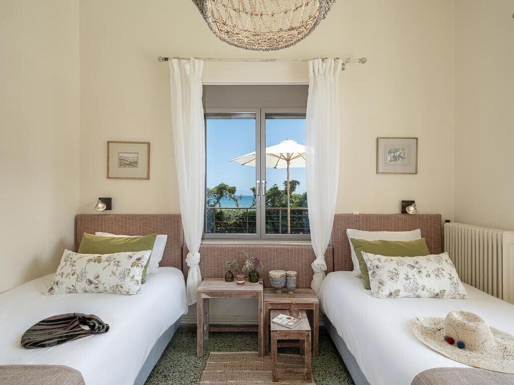 Фото The House by The Sea 4*