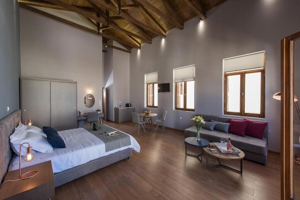 Готель Bluebell Luxury Suites 3*