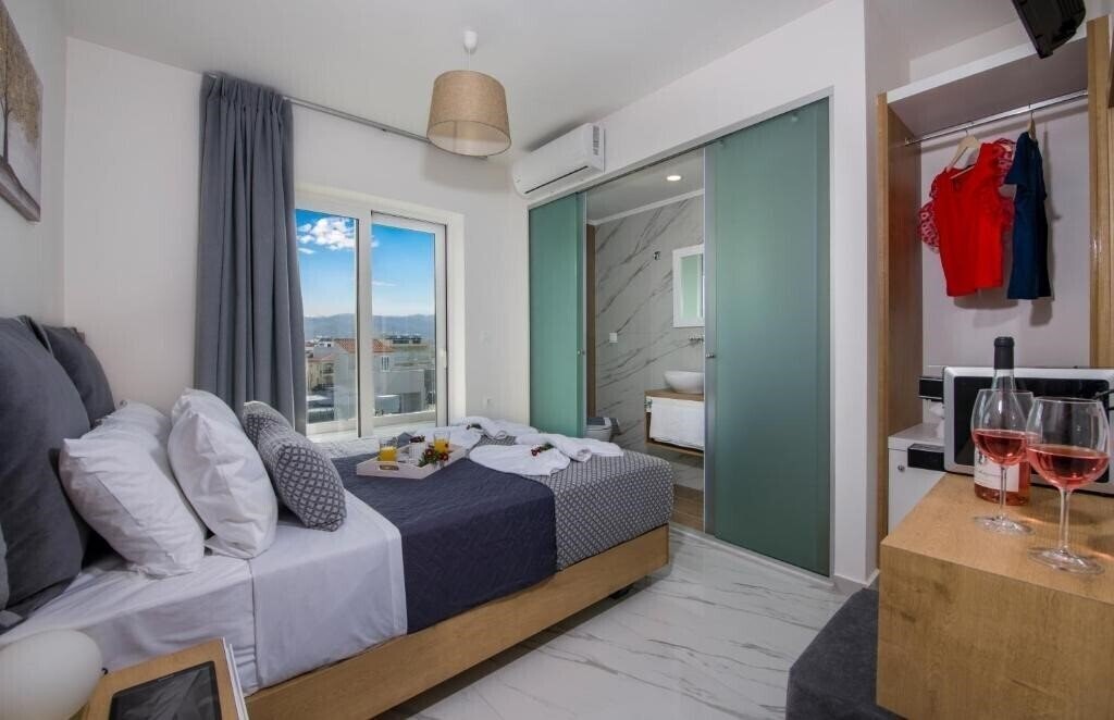 Отель Deluxe City Hotel 3*