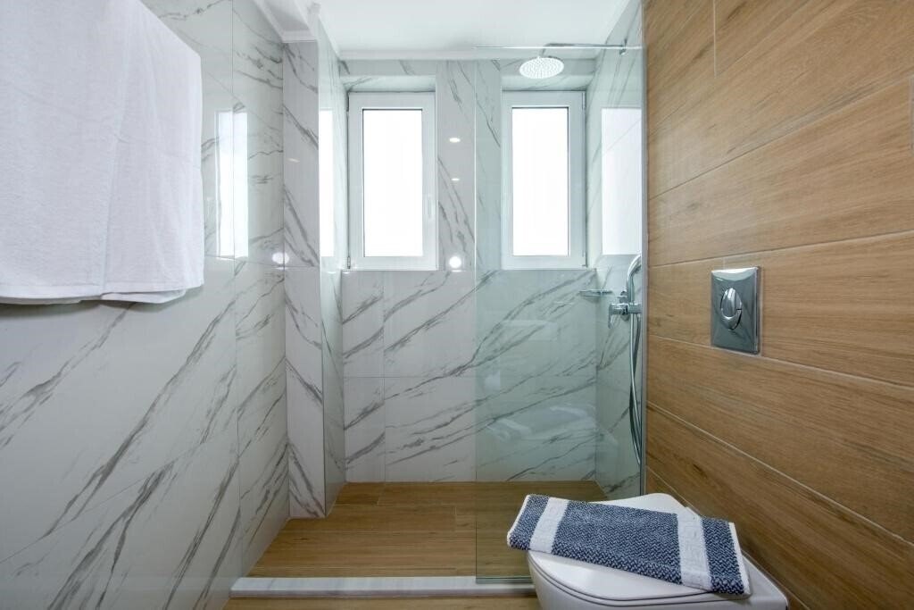 Фотография Deluxe City Hotel 3*