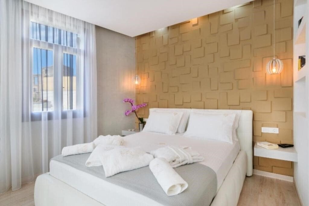 Отель Diamond Luxury Suites 3*