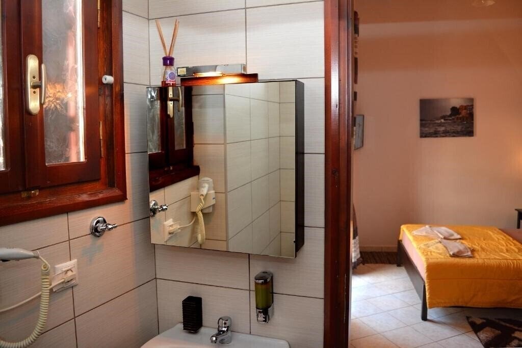 Фото Enetiko Rooms 3*