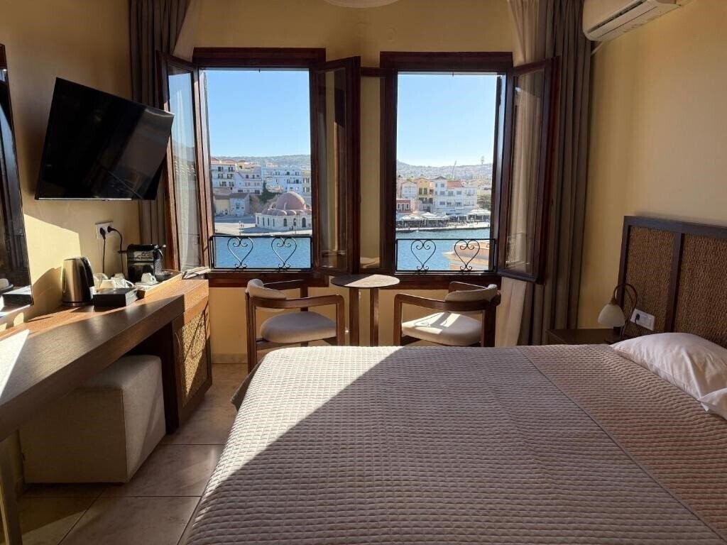 Отель Helena Hotel 3*