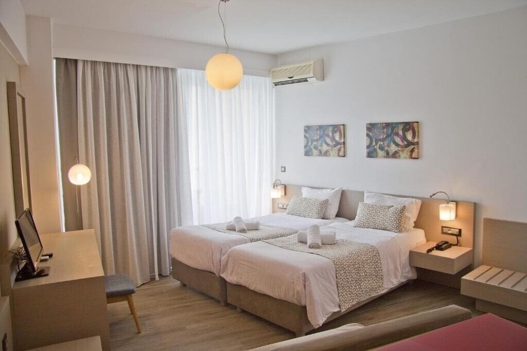 Фото Hotel Christina Apartments 3*