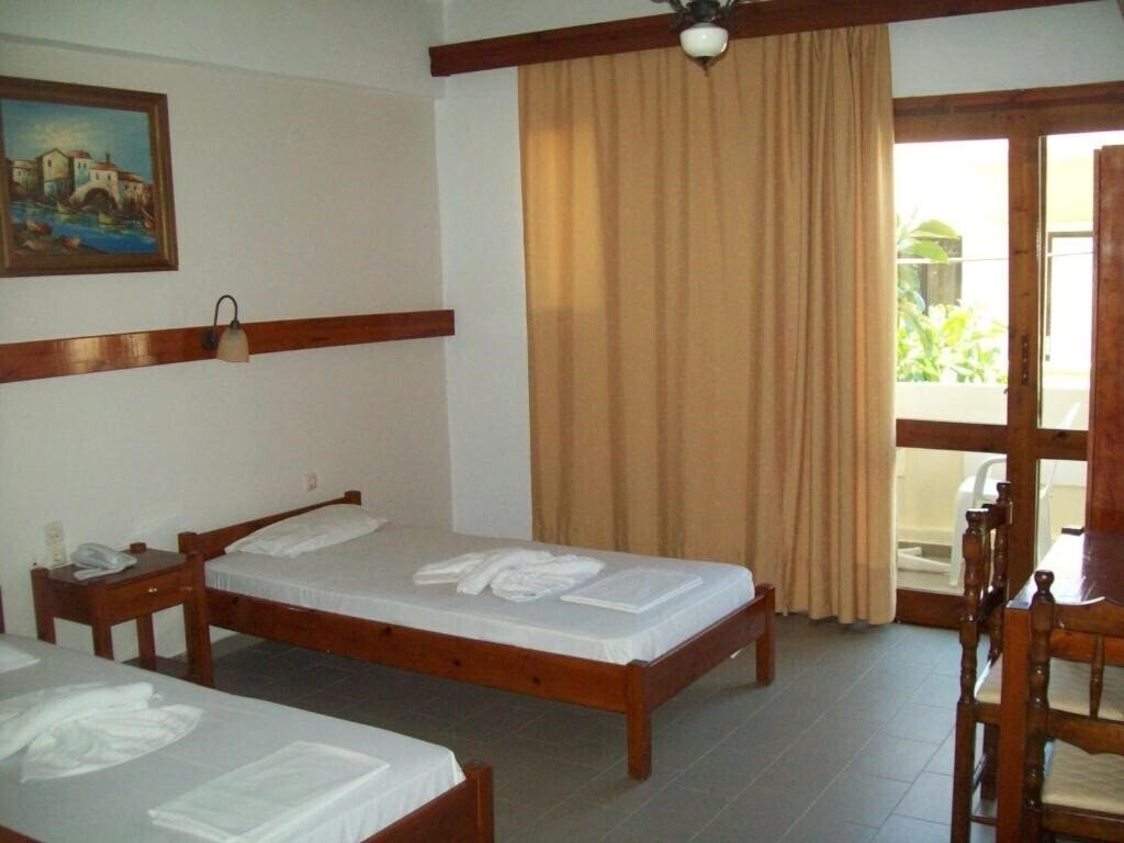 Готель Kato Stalos Beach 2*