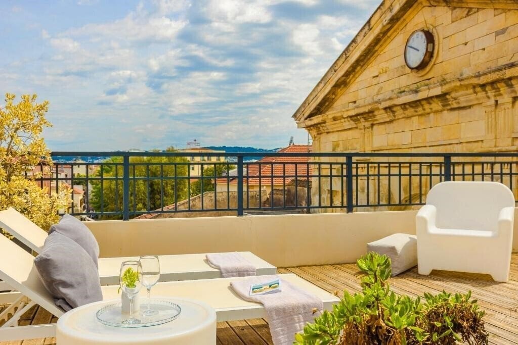 Отель Querini Luxury Suites 3*
