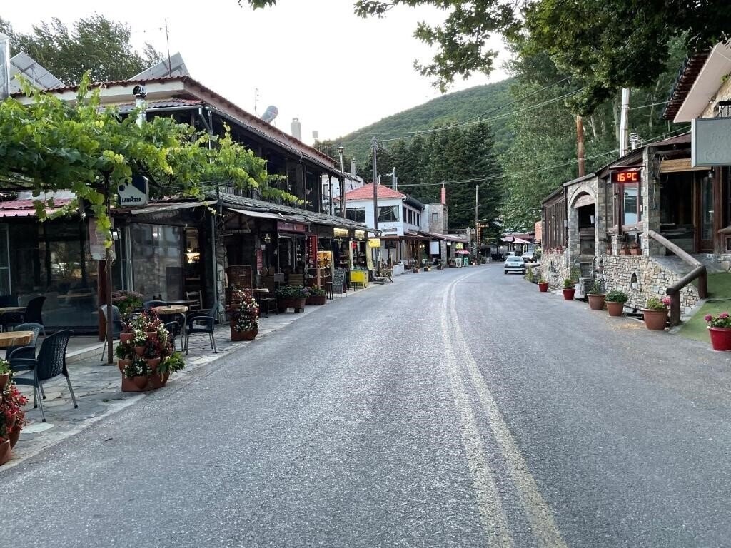 Картинка To Hani Tou Kokkini 3*