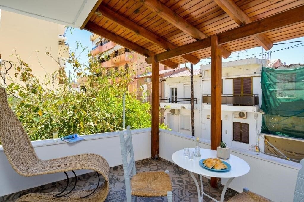 Картинка Urban Studios Manos 3*