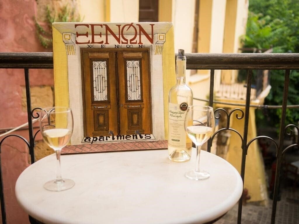 Готель Xenon Apartments 3*