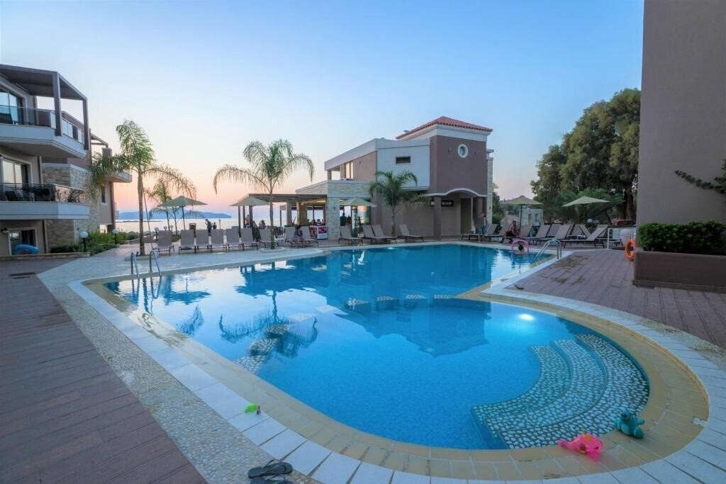 Изображение Golden Bay Suites 3*