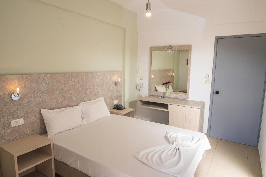 Фото Megim Hotel Palaiochora 2*