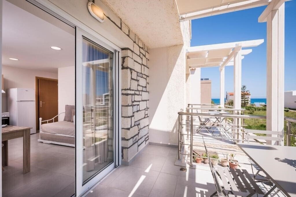 Готель Athina Apartments 3*