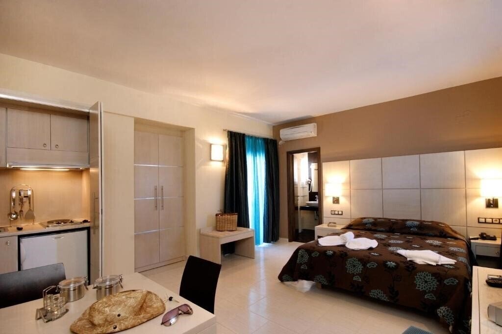 Фотография Theros Hotel 3*