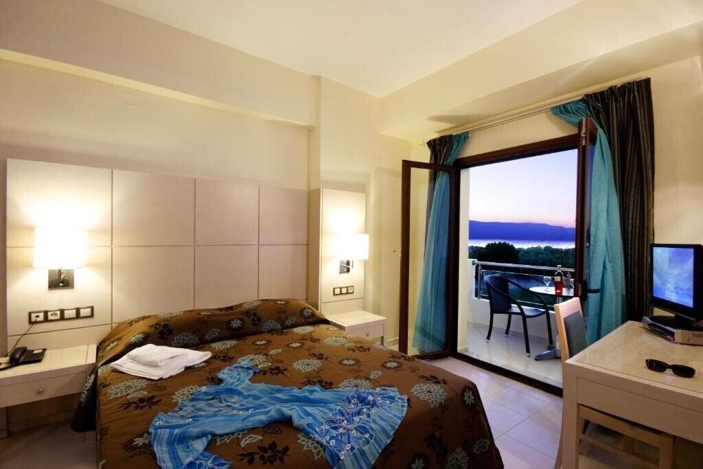 Изображение Theros Hotel 3*