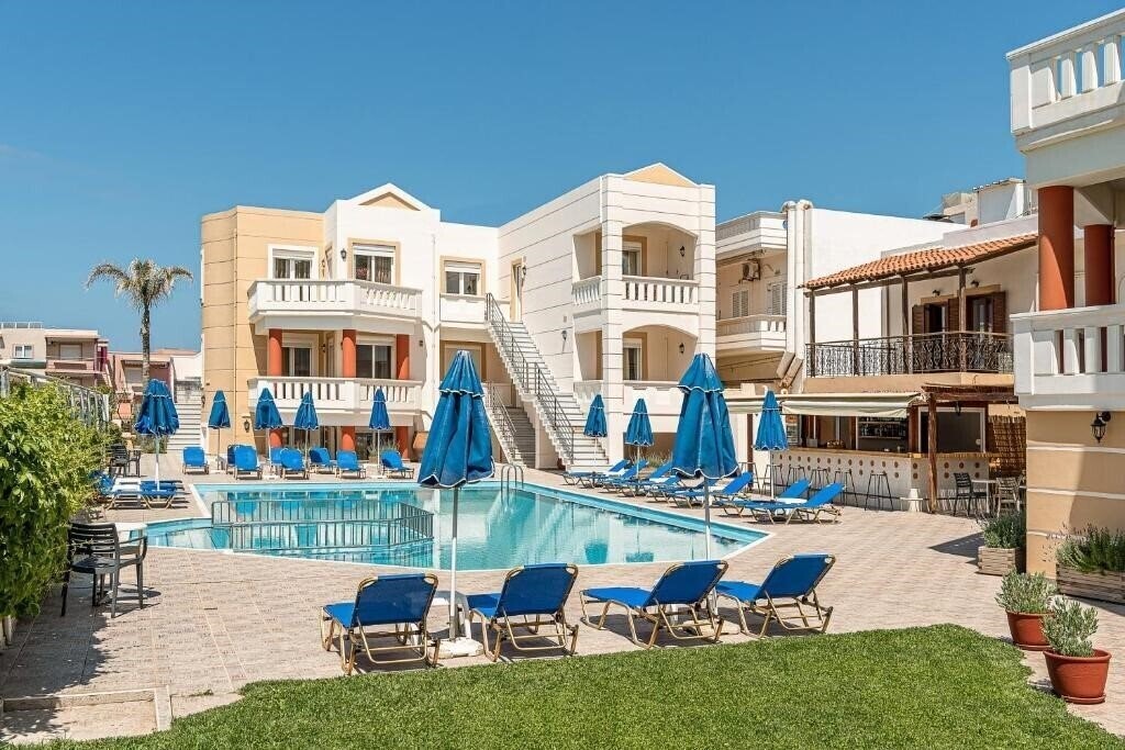 Готель Artemis Apartments 3*