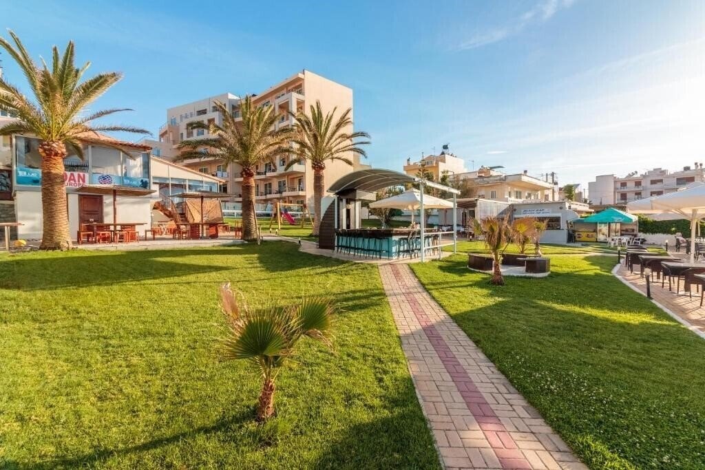 Картинка Christina Beach Hotel Nea Chora 3*
