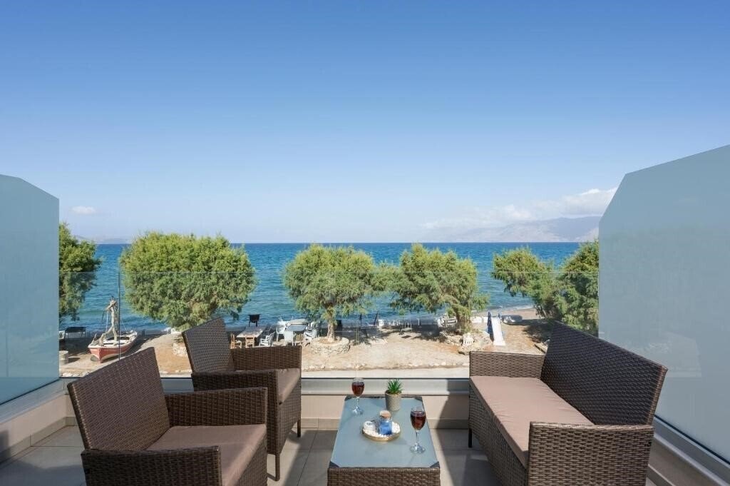 Отель Alexia Seaview Apartments 4*
