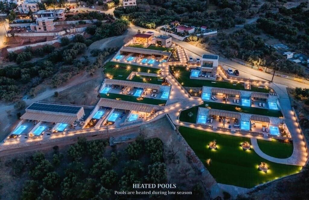 Готель Deos Luxury Suites 4*