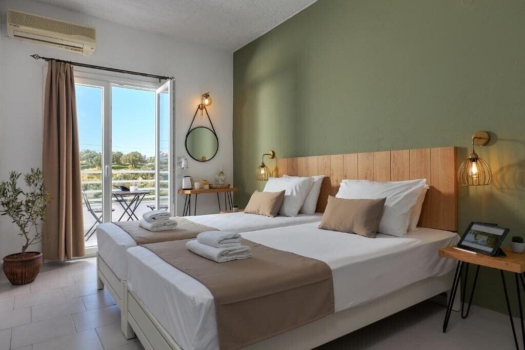 Отель Charm Hotel 2*