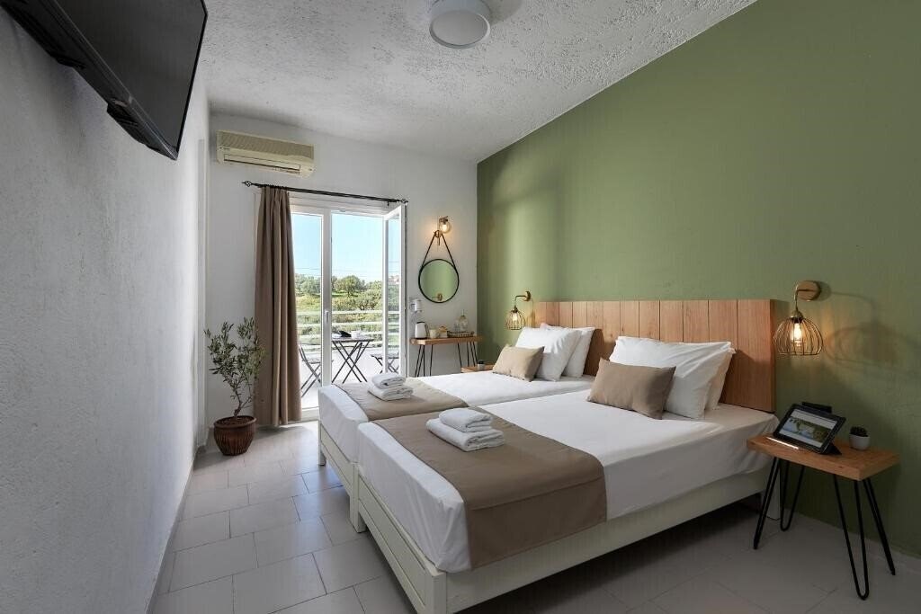 Фото Charm Hotel 2*