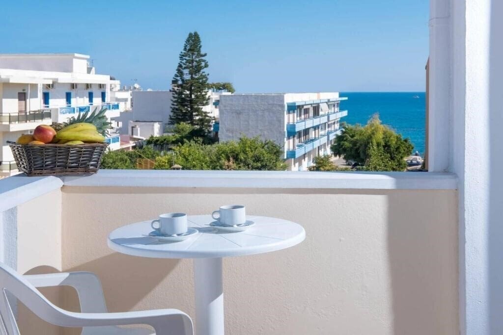 Готель Golden Sun Hotel 3*