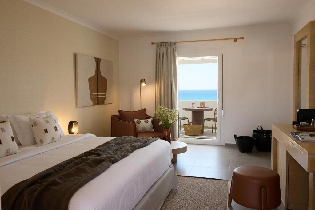 Фото Golden Milos Beach 3*