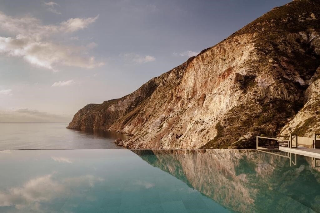 Готель Milos Cove 5*