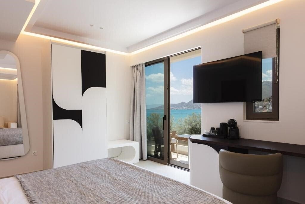 Отель Naiades Beach Hotel 5*