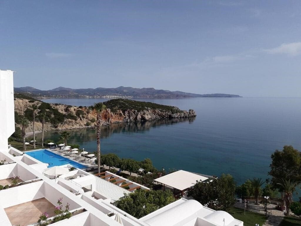 Готель Istron Bay 5*