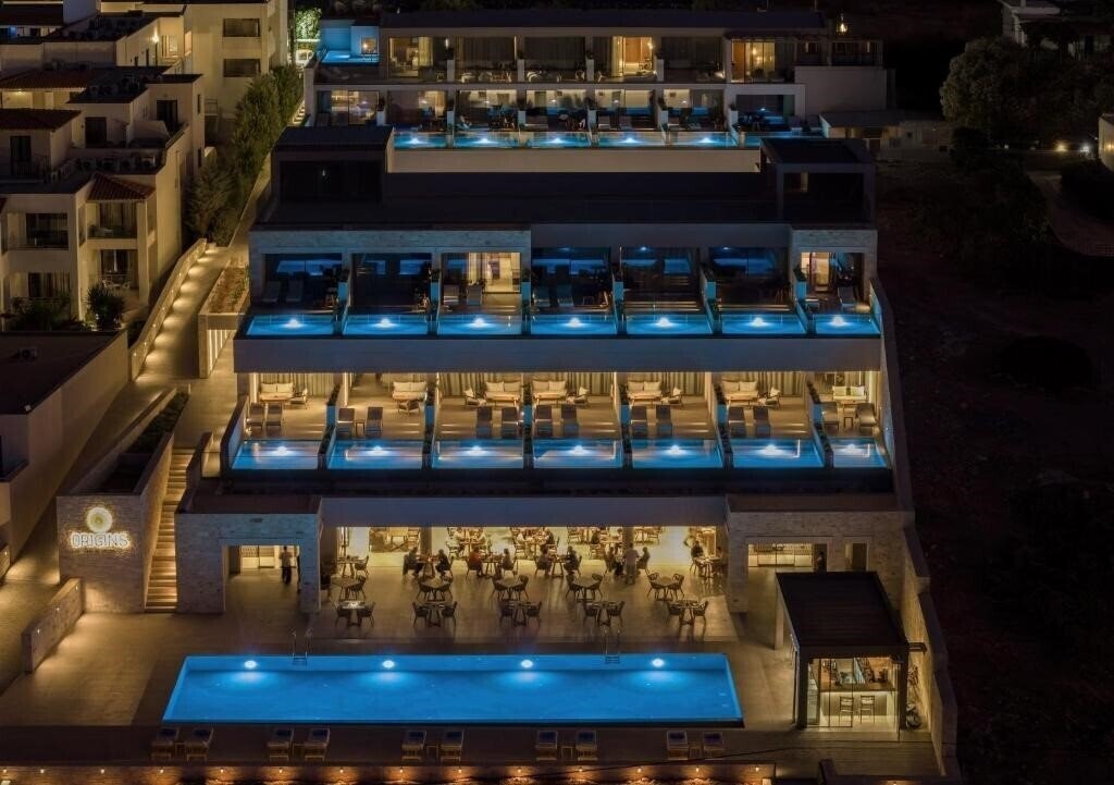 Готель Castello Boutique Suites 5*