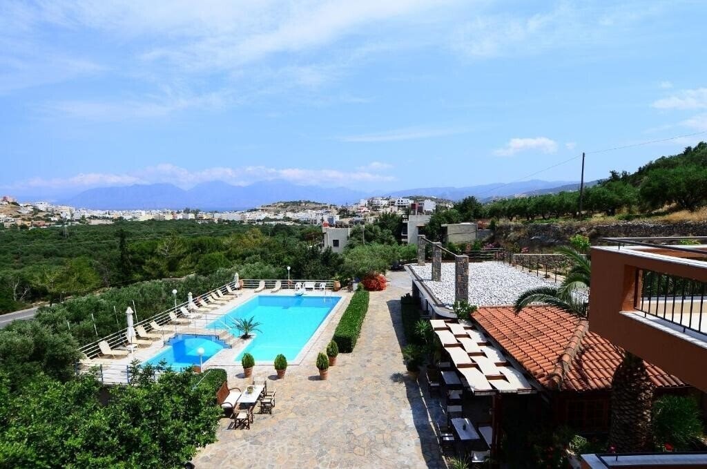 Готель Golden Apartments 3*