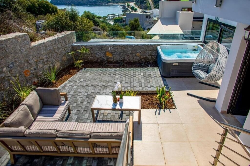 Отель Beach Walk Luxury Suites 4*