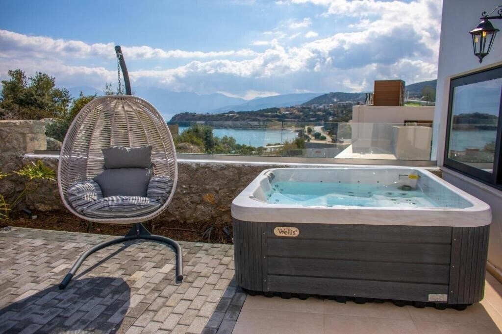 Фото Beach Walk Luxury Suites 4*